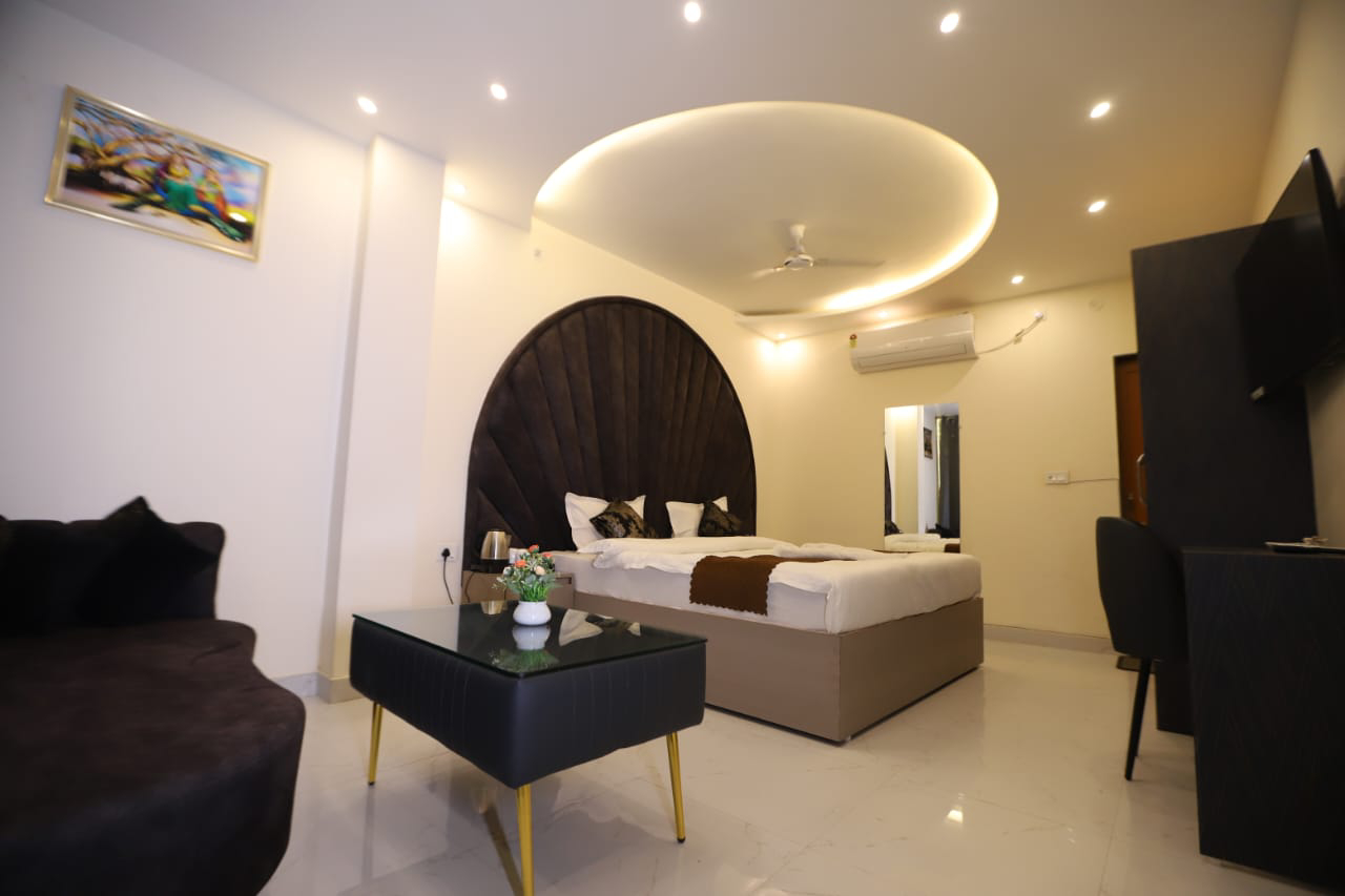 Comfortable room in 3 star hotel in Ayodhya