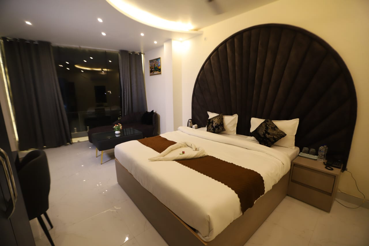 Convenient stay at hotel in Ayodhya near Railway Station