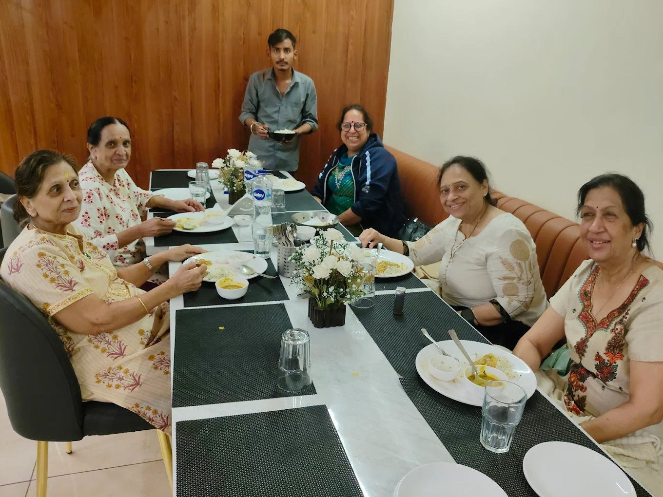 Hotel with restaurant in Ayodhya – dining experience at Hotel R. Raghavam